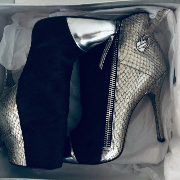 Jean-Micheal Cazaha size 9.5 Zoulu Black & Silver Metallic heeled boot - Picture 13 of 15